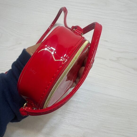 MARC JACOBS Mini 4" Red Patent Leather Crossbody Round Purse - Picture 7 of 10